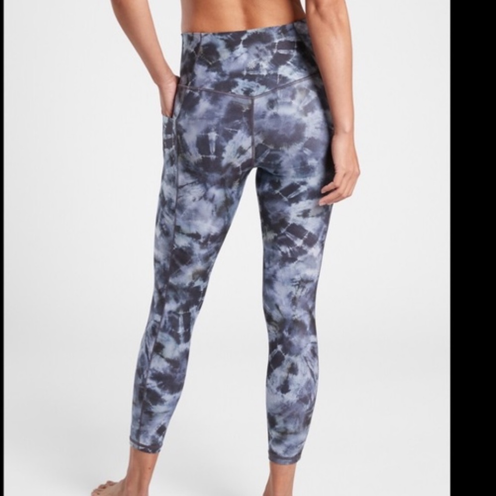 Athleta women’s 3x Salutation stash 7/8 tights, navy tie dye